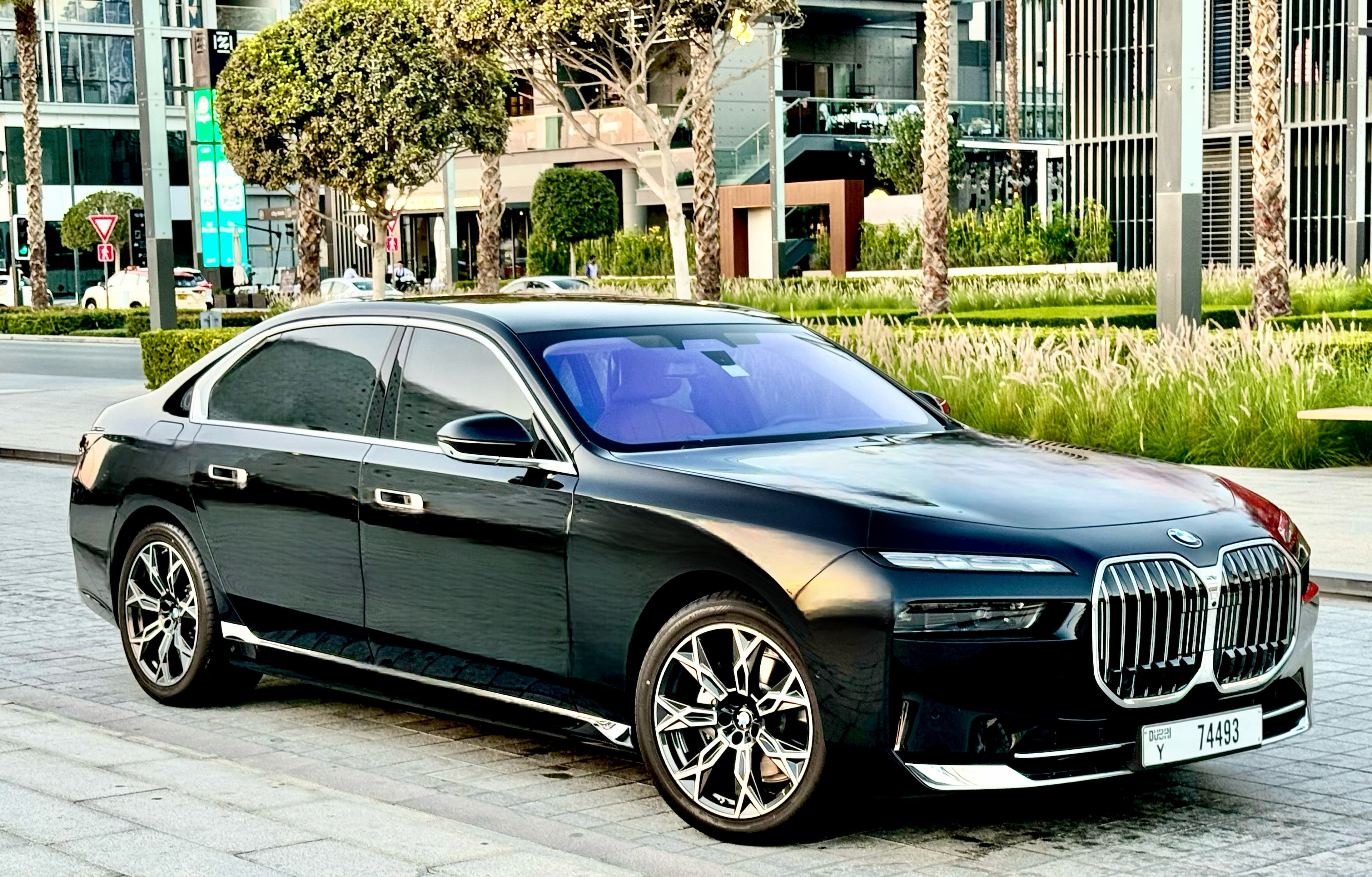 BMW 735Li 2025